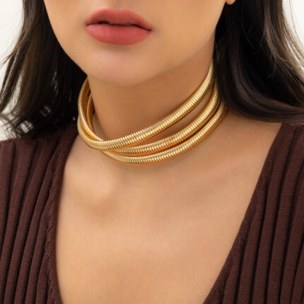 Simple Chunky Heavy Metal Twisted Snake Bone Collar Choker Necklace for Women Spiral Big Chain Gold Jewelry Snake Bone Necklace