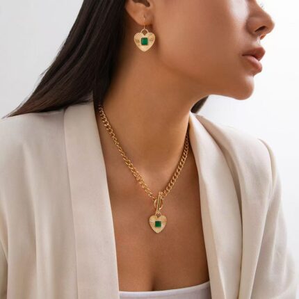 Vintage Personality OT Heart-shaped Emerald Pendant Stainless Steel Necklace