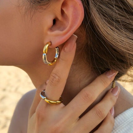 Stainless Steel 18K Gold Light Luxury Temperament Two-tone C-shaped Flower Earrings Ring Jewelry Set