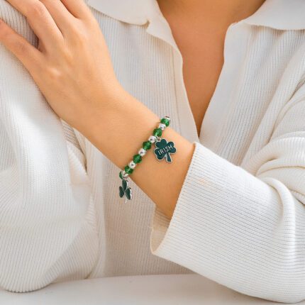 Multi-Leaf Clover Alphabet Bracelet Simple Green Beaded Bracelet Holiday Gift Jewelry