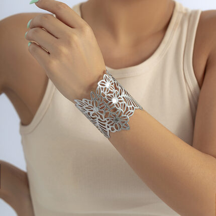 New Retro Exaggerated Large Flowers Hollow Open Bracelet Geometric Wide Cuff Bracelet Gold and Silver Bracelet Jewelry Gifts