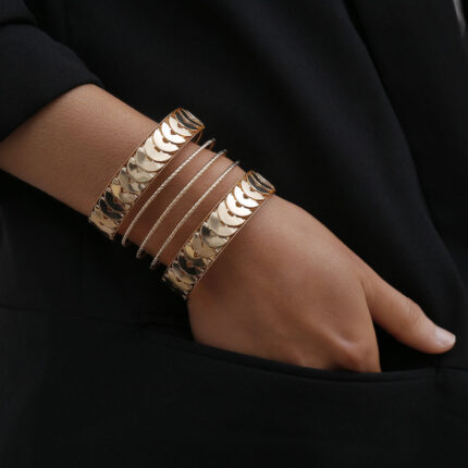Wholesale Handmade Bangles Exaggerated Hollow Big Bangles Cuff Bracelet European and American Style Girls for Women Gold Alloy