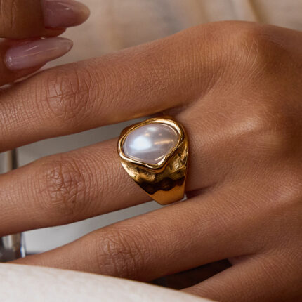 Fashion Vintage 18K Gold Stainless Steel with Pearl Hammered Ring