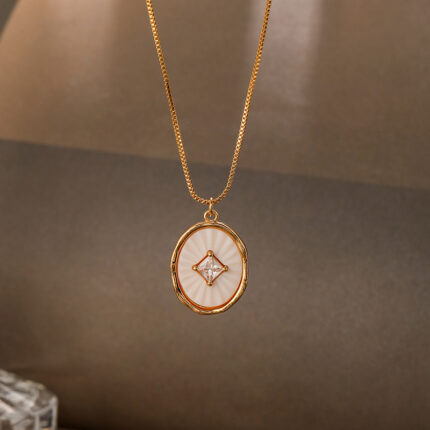 Fashion Versatile Senior Sense of Light Luxury Simple Choker Chain Vintage Shell Pendant Necklace