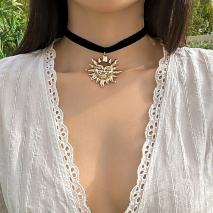 Vintage Sunflower Pendant Necklace Handmade Collar Flocked Fabric Silk Sun God Necklace Neckchain