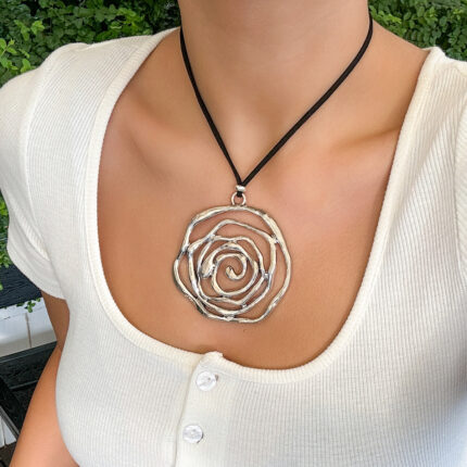 Sweet Cool Pullout Rose Choker Vintage Flower Necklace Women Exaggerated Rose Necklace Jewelry