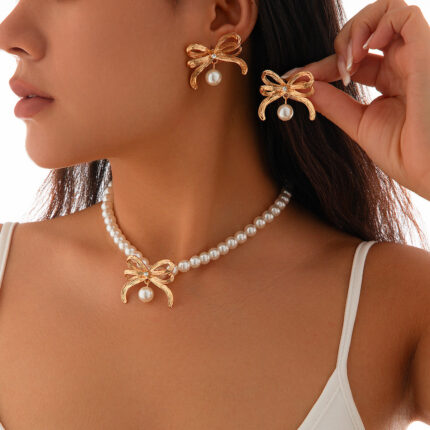 New Fashion Pearl Beaded Necklace Set Light Luxury Style Alloy Bow Collarbone Chain